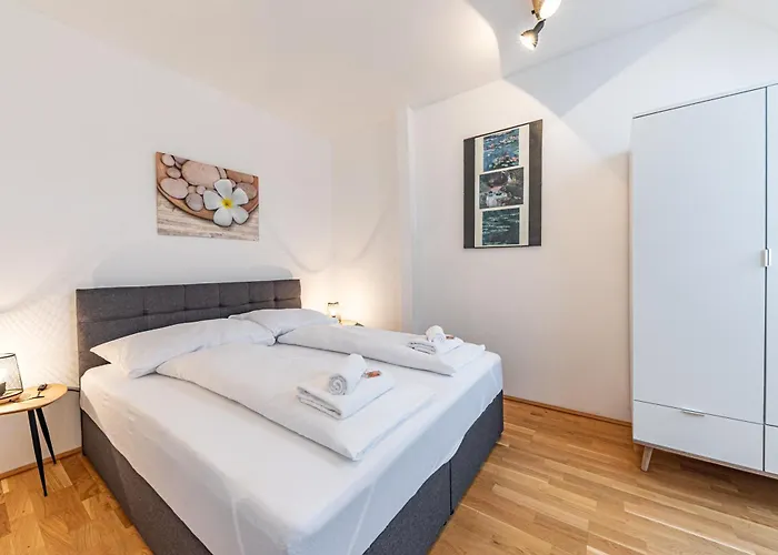 Penthouse By Jr Апартаменти *